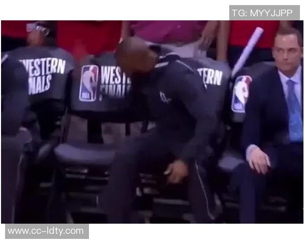 克莱深情致敬保罗：控卫之神的传奇职业生涯与我同在